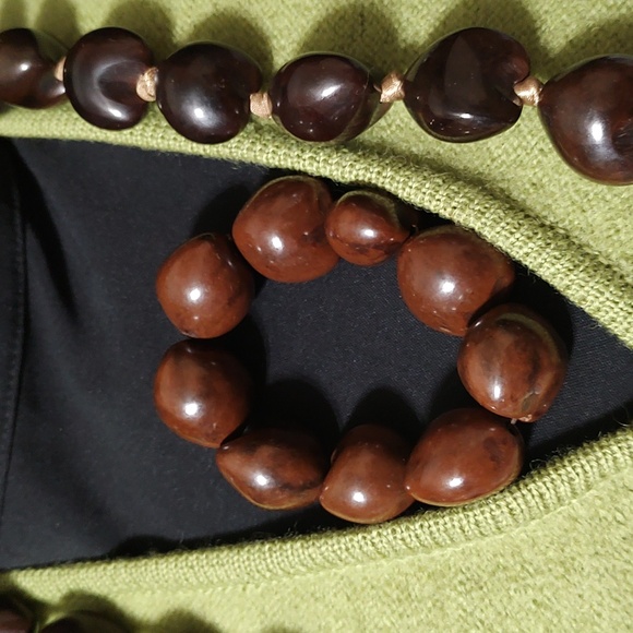 Hawaiian Kukui Nut Lei & Bracelet - Picture 3 of 5